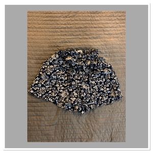Hollister flowy floral shorts